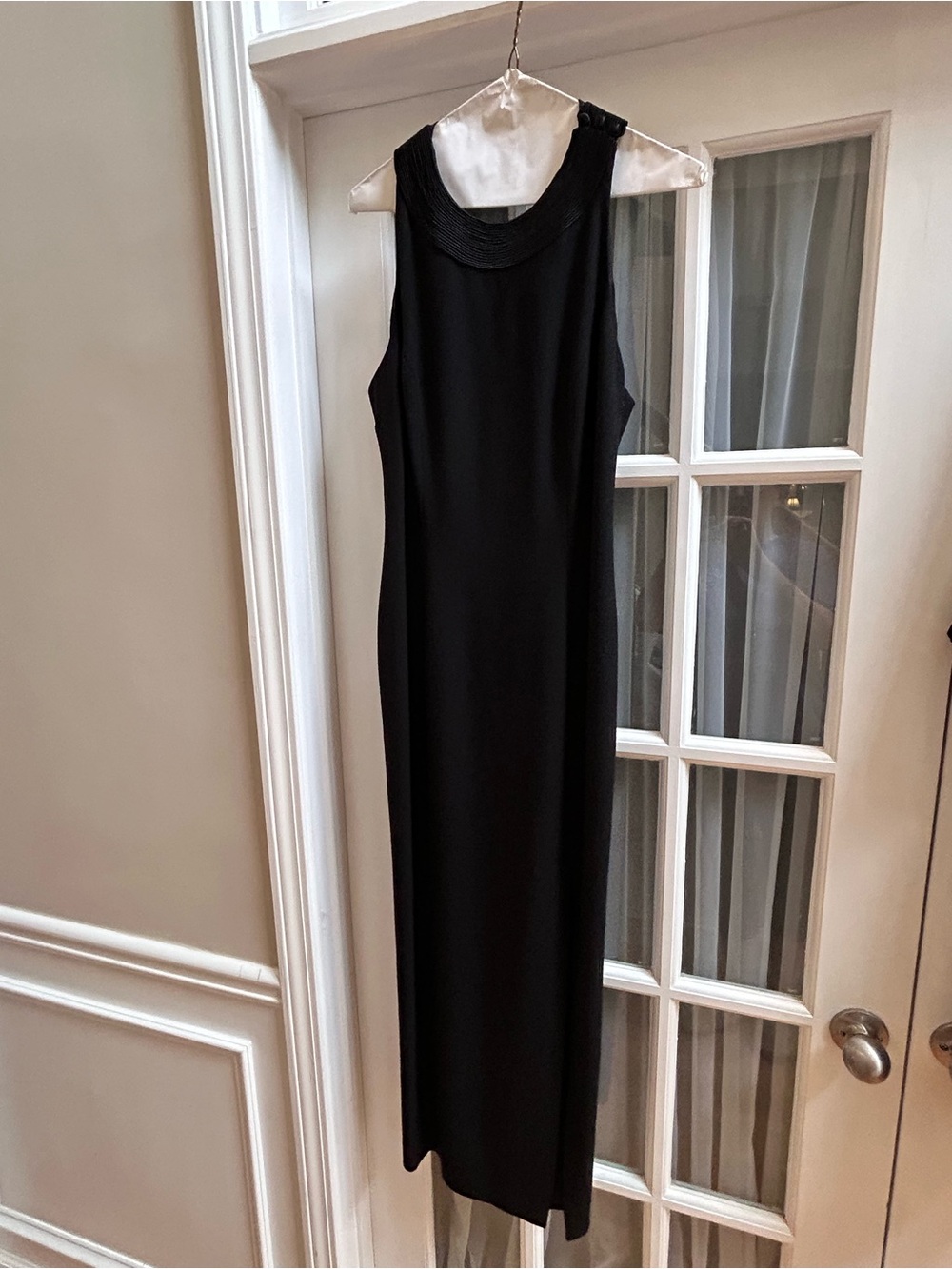 Classic Black Sleeveless Evening Dress